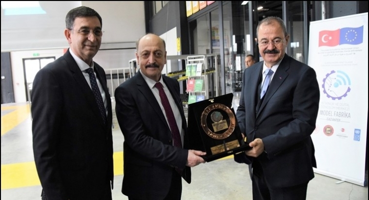 Bakan Bilgin'den Model Fabrika'ya ziyaret