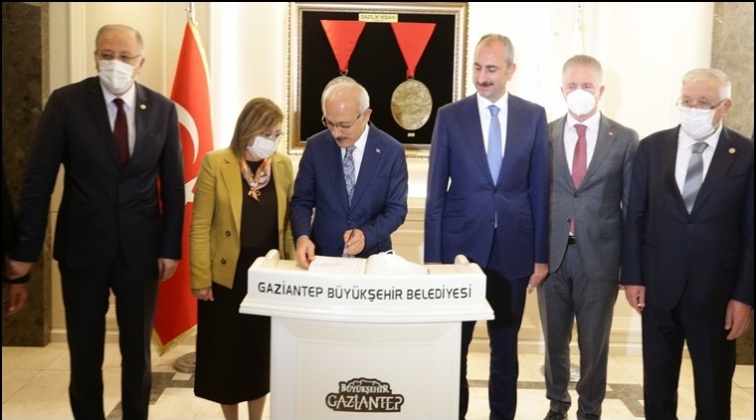 Bakan Elvan ve G&uuml;l'den Şahin'e ziyaret...