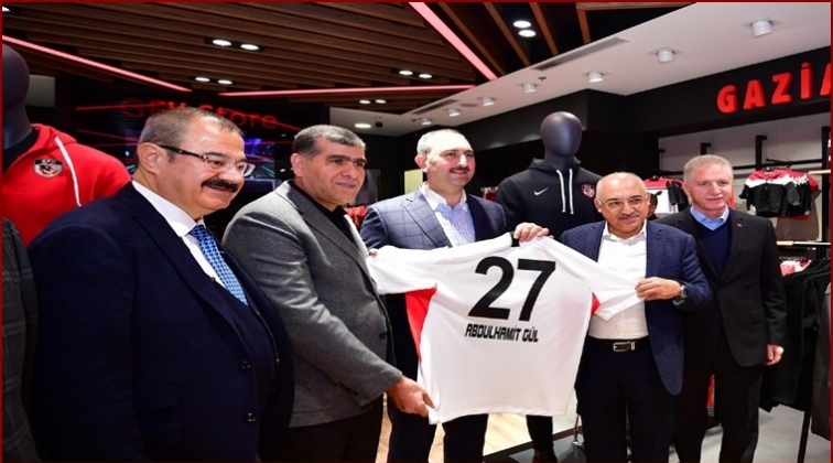 Bakan G&uuml;l, 27 forma satın aldı