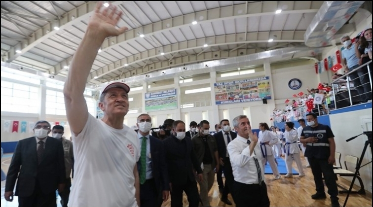 Bakan Sel&ccedil;uk'tan spor k&ouml;y&uuml;ne tam not...