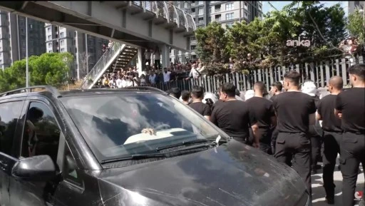 'CHP İstanbul İl Başkanlığı binasında bulunan kimliği belirsiz siyah tişörtlü kişiler kim?'