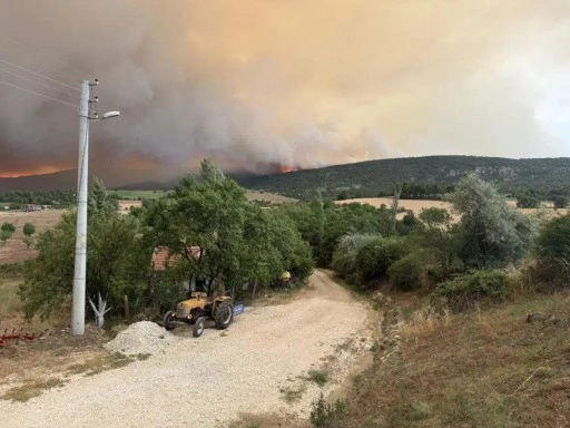 Bakan Yumaklı'dan orman yangınlarına ilişkin açıklama: '3 tane riskli yangın sürüyor'