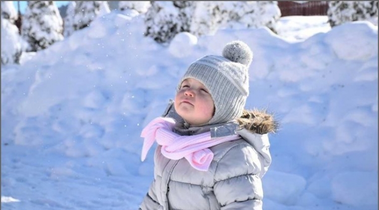 Bebeklerinizi kışın eve kapatmayın!