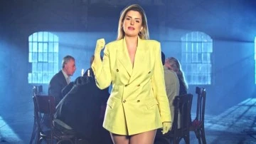 Beg&uuml;m Polat masayı dağıttı...