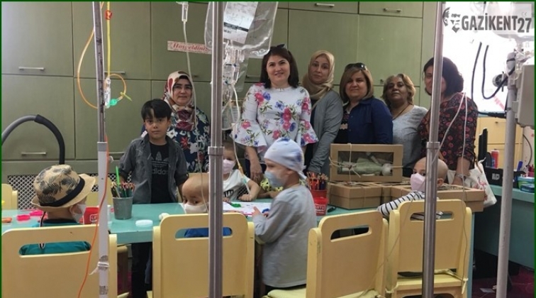 Bez bebekleri l&ouml;semi &ccedil;ocuklara hediye ettiler