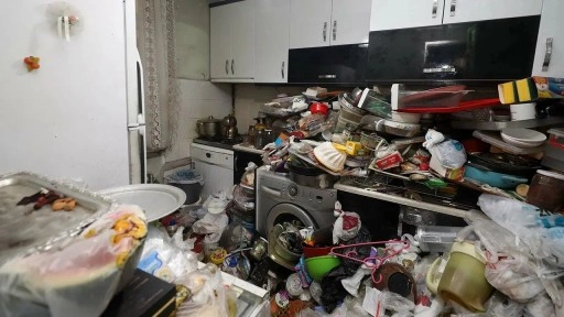 Bir 'çöp ev' vakası daha! Bu kez Yenimahalle: Bir evden 3 kamyon çöp çıktı...