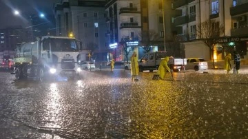 Bir yılda yağan yağmurun dörtte biri dün gece yağdı!