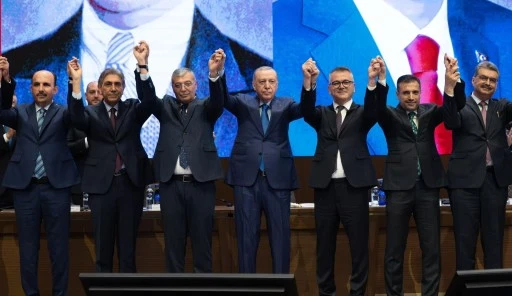 Biri CHP'den, diğeri Yeniden Refah'tan seçilen İki belediye başkanı da AKP'ye geçti!