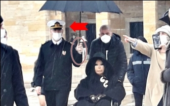 B&uuml;lent Ersoy'un Anıtkabir ziyaretine inceleme!