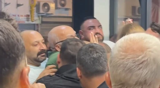Butlan ekibi CHP İzmir'de kapıları kırarak i&ccedil;eri girdi!