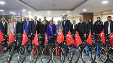 Büyükşehir bin 100 personele bisiklet dağıttı
