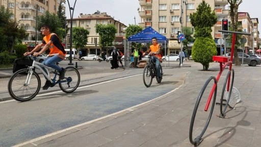 Büyükşehir, bisiklet yolu ağı kuruyor...