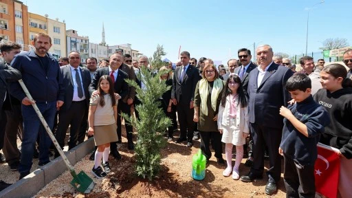 B&uuml;y&uuml;kşehir'den 23 Nisan'a &ouml;zel fidan dikim t&ouml;reni 