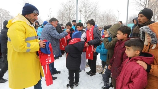 B&uuml;y&uuml;kşehir'den &ccedil;ocuklara kar hediyesi