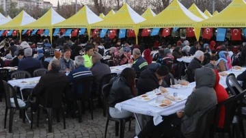 Büyükşehir iftar çadırlarında 15 bin kişiyi ağırladı