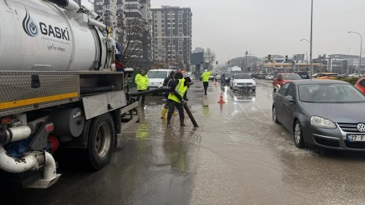 B&uuml;y&uuml;kşehir ve GASKİ'den sağanak yağış i&ccedil;in yoğun mesai