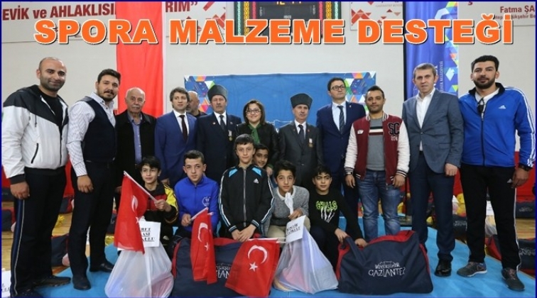 Büyükşehir'den okul sporuna malzeme desteği