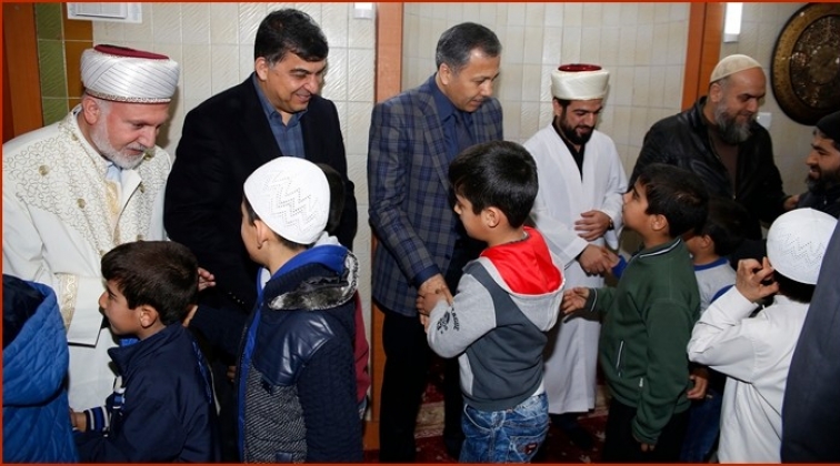 Camiye giden çocuklara ödül verdiler...