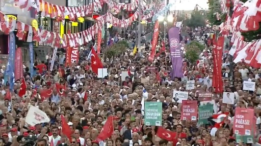 CHP bu hafta Avcılar'dan sesleniyor: Yurttaşlar alanda toplandı!