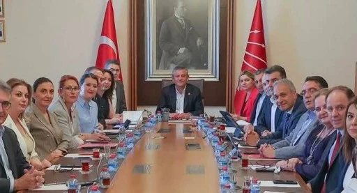 CHP&rsquo;de se&ccedil;ilmiş parti y&ouml;netimi, yeni parti senaryolarını değerlendirdi