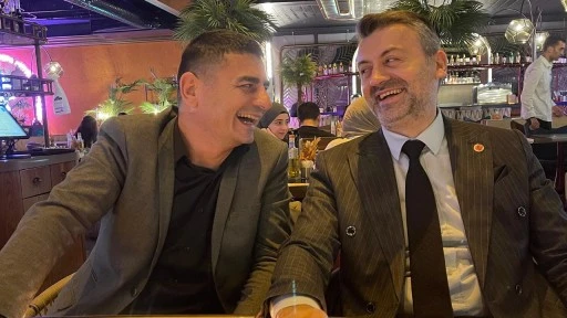 CHP’den istifa edip, AKP’ye geçen meclis üyelerinen ‘Kahkaha dolu’ pozları tepki topladı!