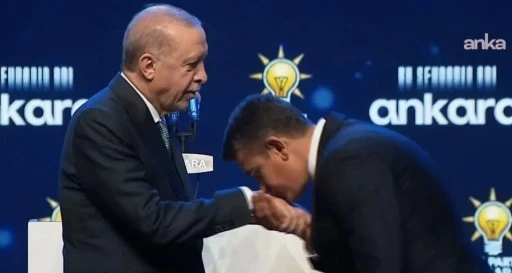 CHP'den istifa edip AKP'ye katılan Haymana Belediye başkanı Erdoğan'ın elini &ouml;pt&uuml;!