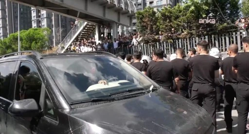 CHP İstanbul İl Başkanlığı binasında bulunan siyah tişörtlüler kim?