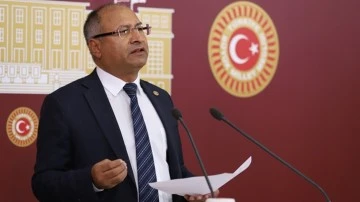 CHP'li &Ouml;zcan Pur&ccedil;u: İla&ccedil;lar karaborsaya d&uuml;şt&uuml;!