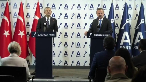 CHP lideri Özel, Ağıralioğlu ile görüştü