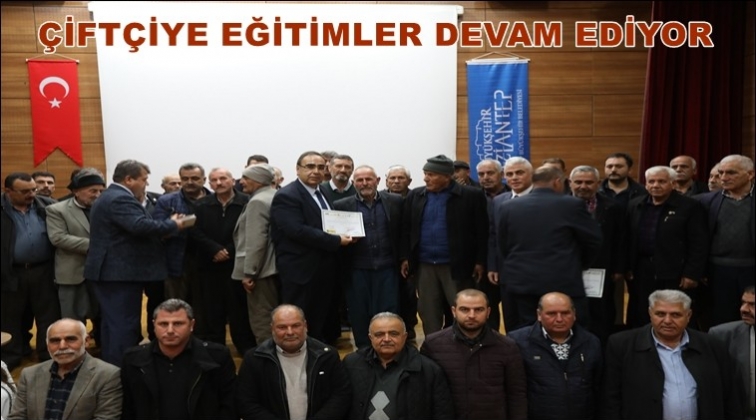 &Ccedil;ift&ccedil;ilere g&uuml;breleme ve tarla s&uuml;r&uuml;m&uuml; eğitimi