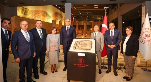 &Ccedil;ingene Kızı Mozaiği&rsquo;nin kayıp par&ccedil;ası 60 yıl sonra Gaziantep'te 