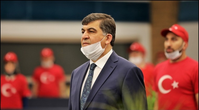 &Ccedil;ocuklar i&ccedil;in İstiklal Marşı&rsquo;nı okudu