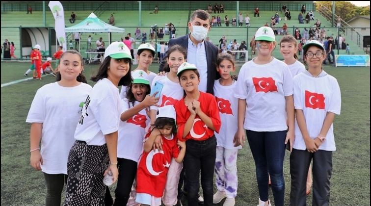 &Ccedil;ocuklardan Zafer Bayramı kutlaması...