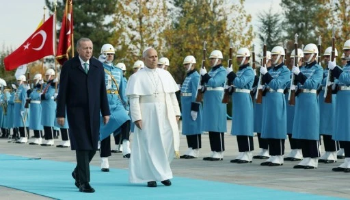 Cumhurbaşkanı Erdoğan Papa'yı törenle karşıladı 
