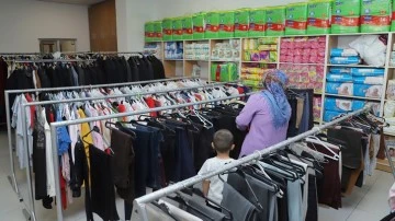 Dar gelirli aile ve &ccedil;ocuklarına kışlık kıyafet yardımı