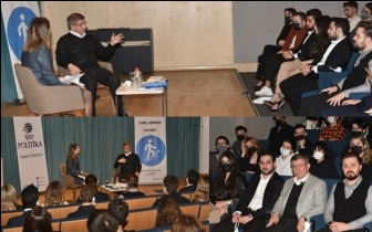 Davutoğlu gen&ccedil;lerle buluştu...