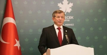 Davutoğlu&rsquo;ndan rekt&ouml;rlere &ccedil;ağrı: D&uuml;nya durur eğitim durmaz!