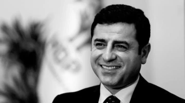 Demirtaş'tan Erdoğan'a: Yol yakınken siyaseti bıraktığını a&ccedil;ıkla