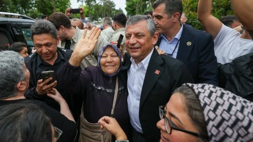 Denizli'de &Ouml;zg&uuml;r &Ouml;zel izdihamı...