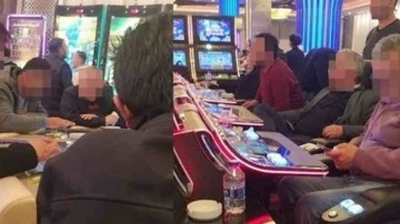 Depremin 9. g&uuml;n&uuml; AKP'liler Kıbrıs'ta kumar masasında...