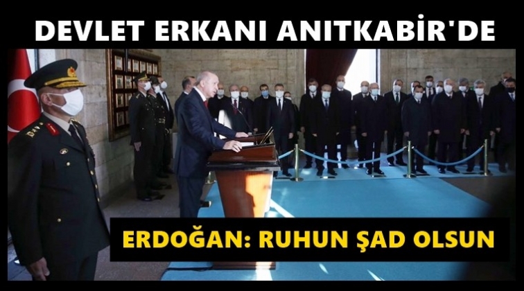 Devlet erk&acirc;nı Ata&rsquo;nın huzurunda