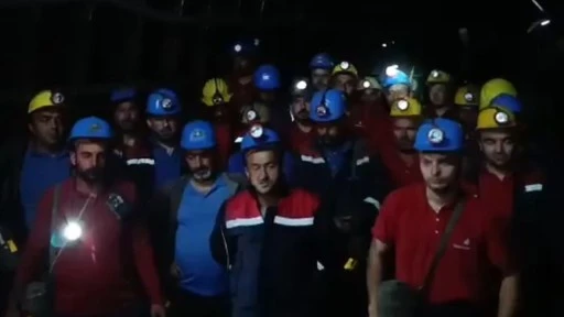 Direnişteki &Ouml;zşen Madencilik iş&ccedil;ileri yer altında a&ccedil;lık grevine başladı