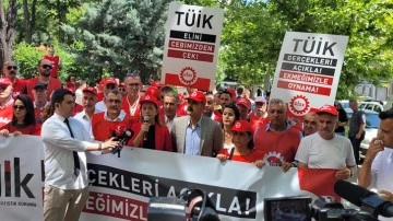 DİSK'ten, TÜİK önünde eylem: Ekmeğimizle oynamayın!