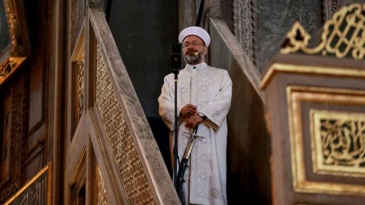 Diyanet'in cuma hutbesinde &quot;giyinik çıplaklar&quot; vurgusu