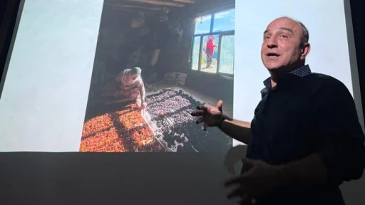 Doç. Dr. Özdemir: Fotoğraf sadece sergilenmez, aynı zamanda okunur