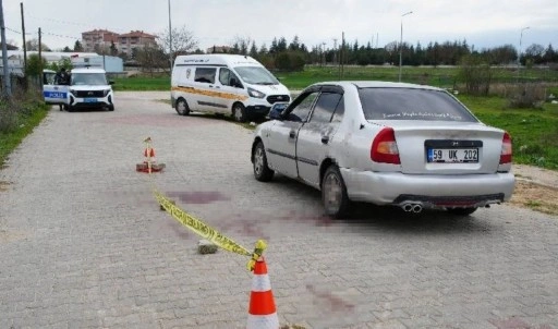 Edirne'de 'arkadaş' dehşeti... Seyir halindeki araçta boğazından bıçakladı!