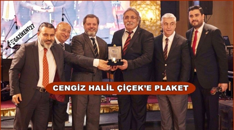 EGD B&ouml;lge Temsilcisi &Ccedil;i&ccedil;ek&rsquo;e plaket