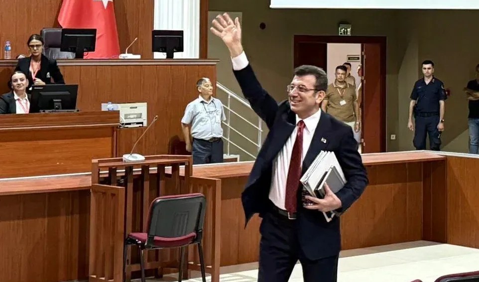 Ekrem İmamoğlu diploma davasında hakim karşısına &ccedil;ıktı 