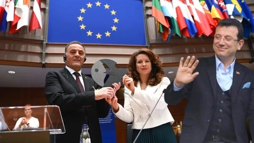 Ekrem İmamoğlu&rsquo;na Br&uuml;ksel'de uluslarası &ouml;d&uuml;l