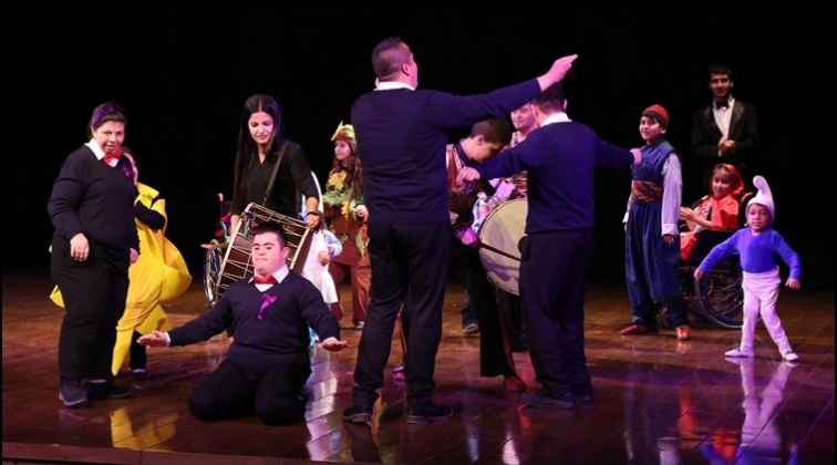 Engelliler G&uuml;n&uuml; etkinlikleri s&uuml;r&uuml;yor...